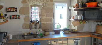 Townhouse St Jacques - Green room, with private bathroom, centre of Eymoutiers.