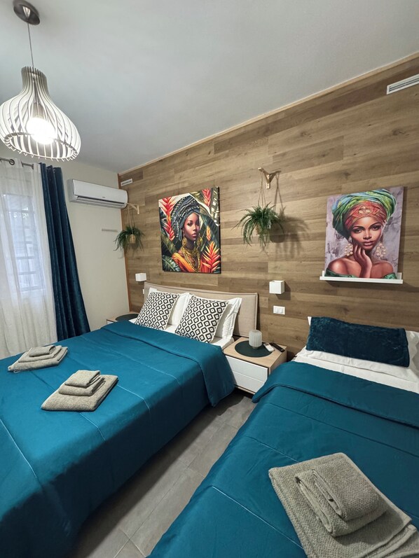 2 slaapkamers, een kluis op de kamer, een bureau