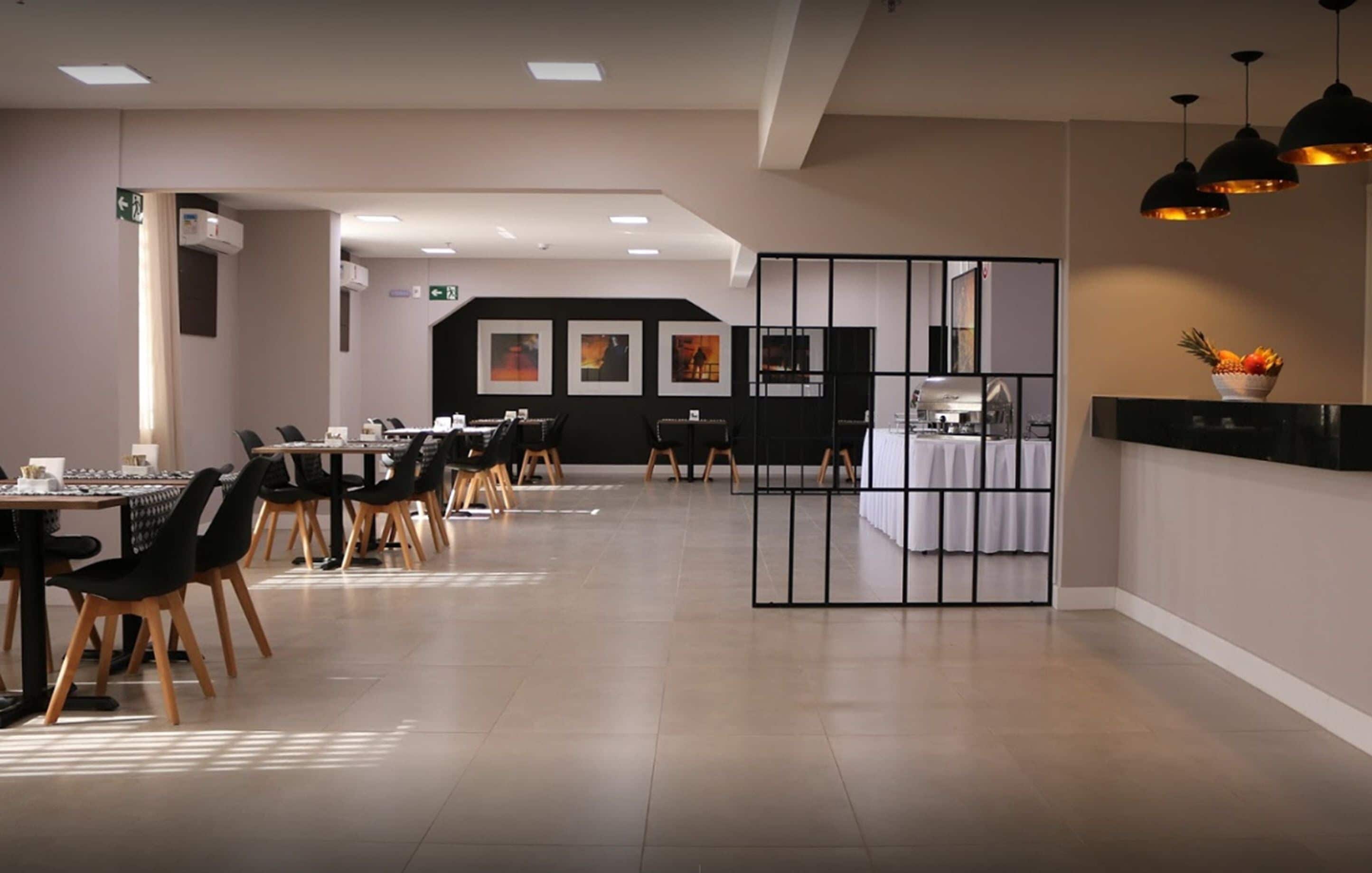 朝食 (ビュッフェ)、毎日提供 (無料)