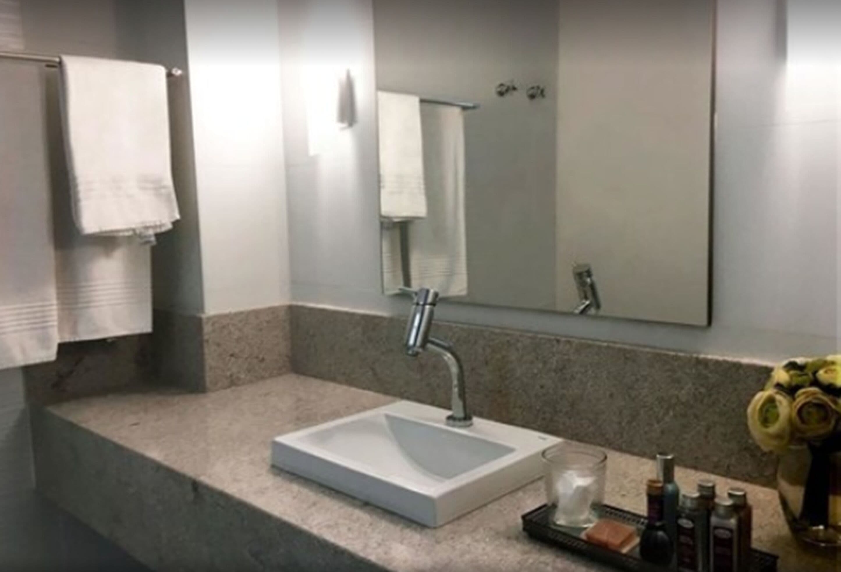 Wastafel kamar mandi