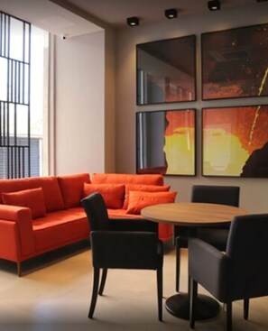Lobby sitting area - Vila Business Hotel (Volta Redonda)