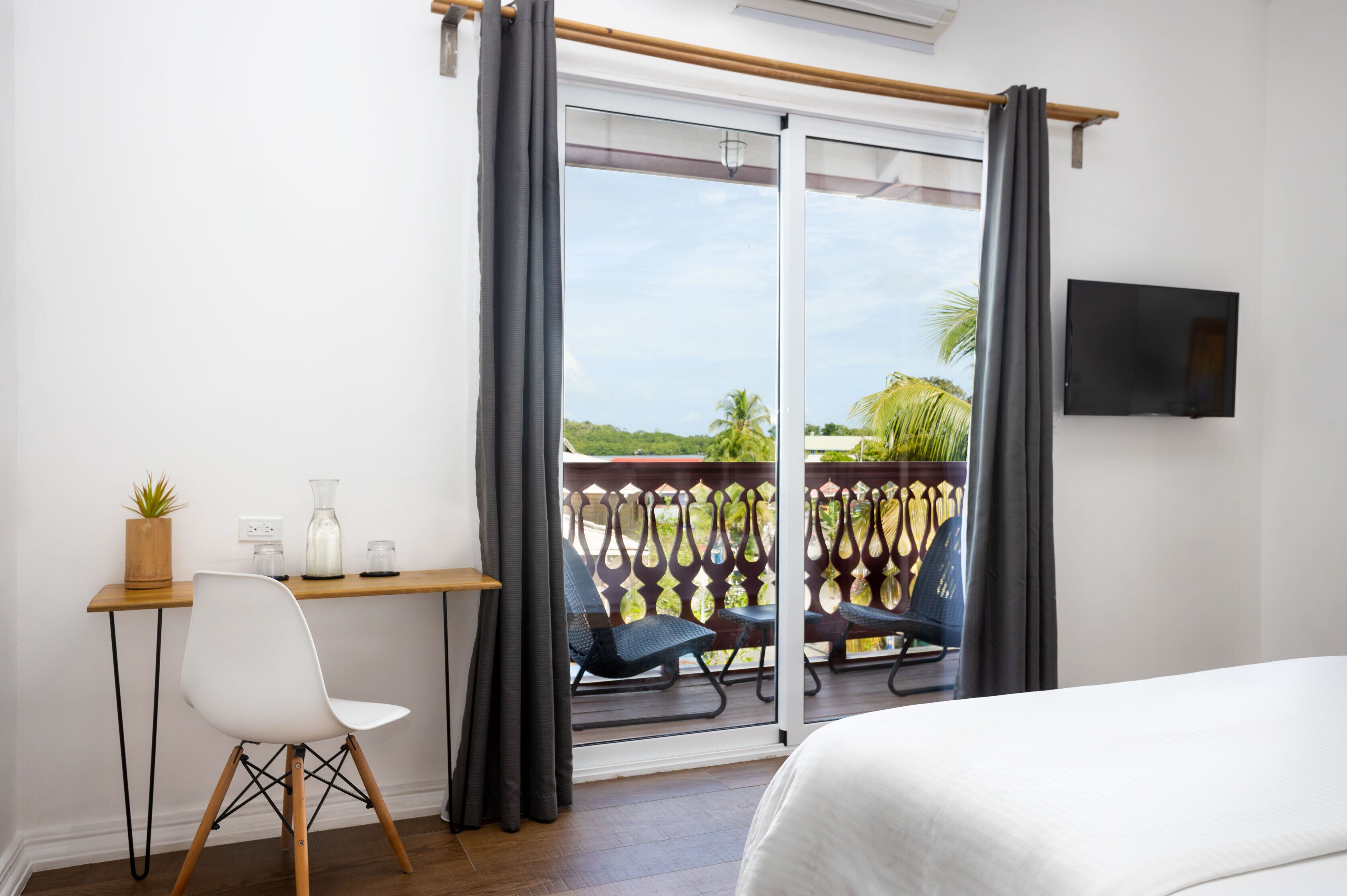 Double Room, 1 Queen Bed, Balcony, Sea View | Hypo-allergenic bedding, in-room safe, desk, laptop workspace