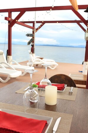 Mittagessen, Blick aufs Meer
