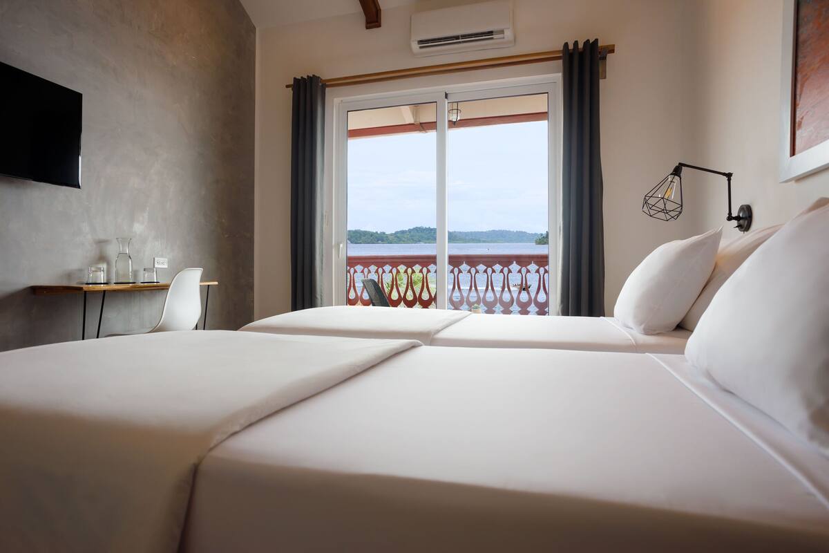 twin room, sea view | 1 bedroom, hypo-allergenic bedding, in-room safe, individually decorated