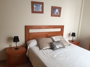 2 makuuhuonetta, silitysrauta/-lauta, Wi-Fi, vuodevaatteet