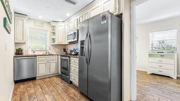 Vila, Beberapa Tempat Tidur, pemandangan resor (1128) | Dapur pribadi | Lemari es besar, microwave, oven, dan pemanggang roti