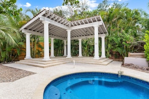 Villa, varias camas, vista al patio (La Estrella) | Alberca | Alberca al aire libre