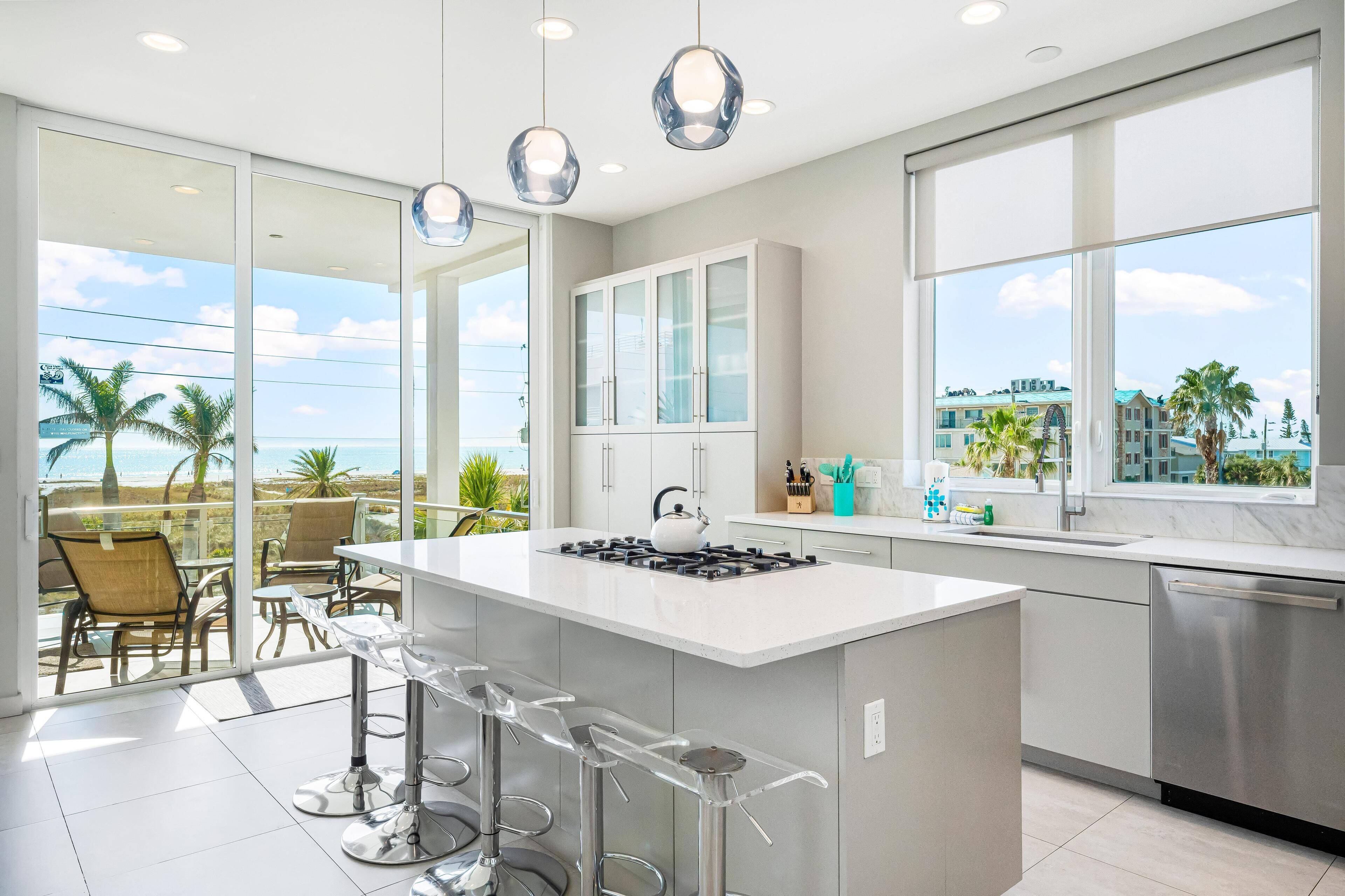 House, Multiple Beds, Beach View (Lookout) | Private kitchen | Fridge, microwave, oven, stovetop