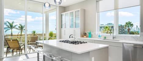 House, Multiple Beds, Beach View (Lookout) | Private kitchen | Fridge, microwave, oven, stovetop