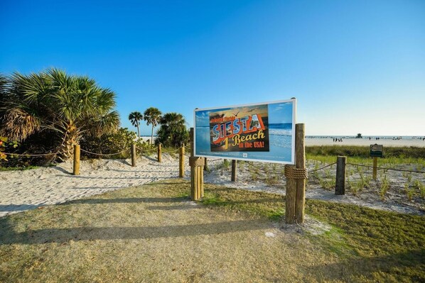 Beach nearby, water skiing, rowing, fishing - Lookout by Beachside Management (Siesta Key)