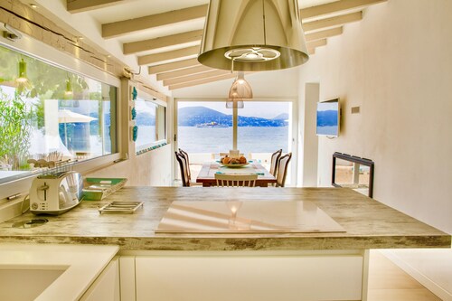 Villa Pieds dans l'eau mit privatem Sandstrand am Golf von Saint Tropez