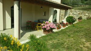 Outdoor dining - Country house restored preserving the Tuscan features (Le Molina)