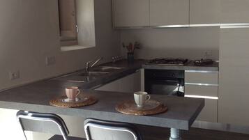 KĂŒhlschrank, Ofen, Herdplatte, GeschirrspĂŒler