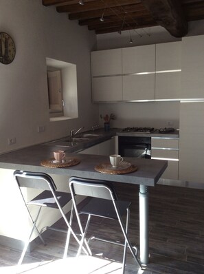 Fridge, oven, stovetop, dishwasher - Country house restored preserving the Tuscan features (Le Molina)