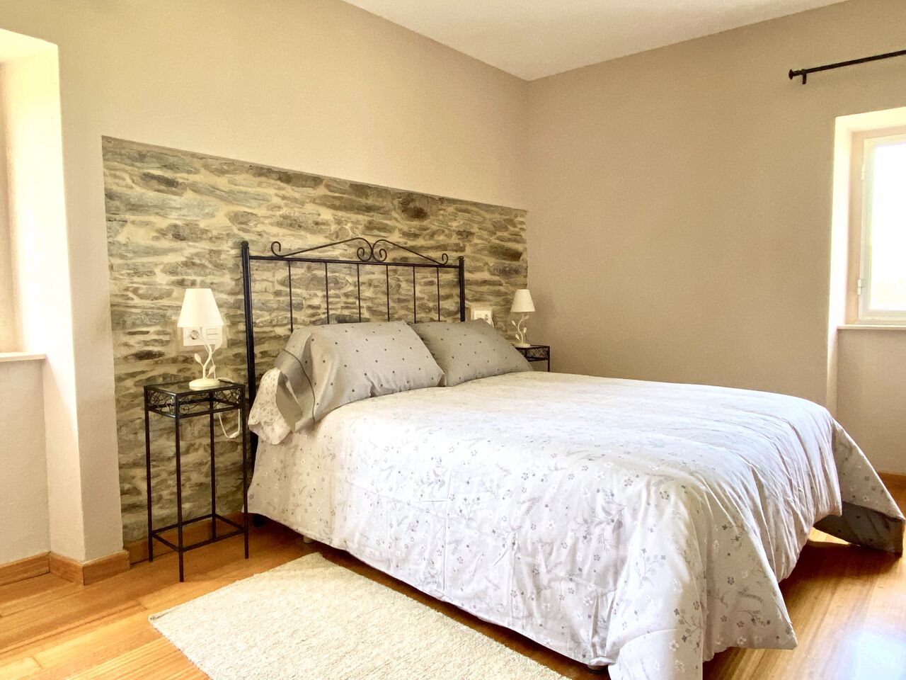 4 habitaciones, wifi gratis y ropa de cama 