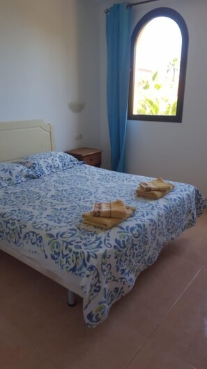 1 slaapkamer, een strijkplank/strijkijzer, gratis wifi, beddengoed