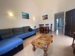 Televisie, een dvd-speler, een muziekbibliotheek en een stereo