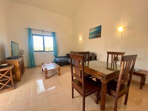 TV, lettore DVD, biblioteca musicale, impianto stereo