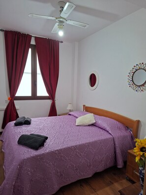 3 bedrooms, iron/ironing board, free WiFi, bed sheets - In the center of Alghero by the sea with spectacular breathtaking views of Cape HUNTING (alghero)