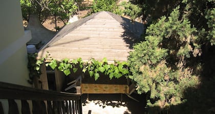 House with garden Lella