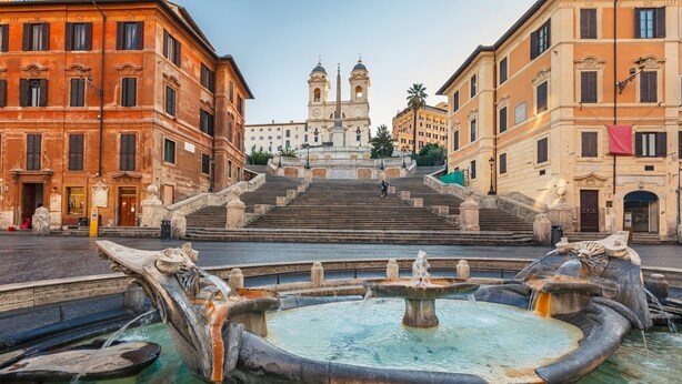 A historic square with a central staircase leading to a bell tower, surrounded by classical architecture. - Lovely apartment center of Rome 100 meters from St. Peter's Basilica Free Wifi (Rom)