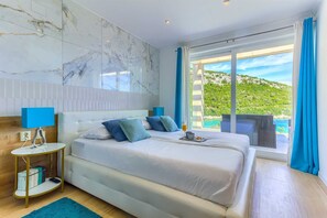 5 bedrooms, iron/ironing board, free WiFi, bed sheets - Villa Oasis, 5 bedrooms, heated Pool, Jacuzzi, BeachFront by MyWaycation (Smokvina)