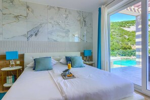 5 bedrooms, iron/ironing board, free WiFi, bed sheets