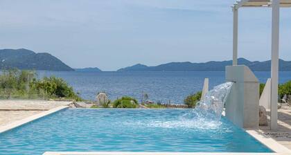 Villa Oasis, 5 bedrooms, heated Pool, Jacuzzi, BeachFront