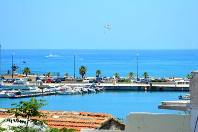 Hermosa casa frente al mar con gran terraza en el corazón del casco antiguo
