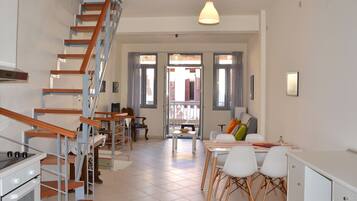 Smart-tv, boeken en een stereo