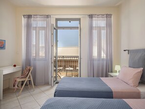 2 Schlafzimmer, Zimmersafe, Schreibtisch, Bügeleisen/Bügelbrett