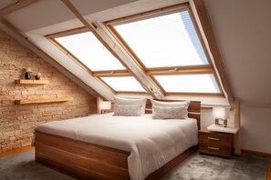 3 عدّة غرف نوم ومكتب ومكواة/لوح كي وسرير سفر