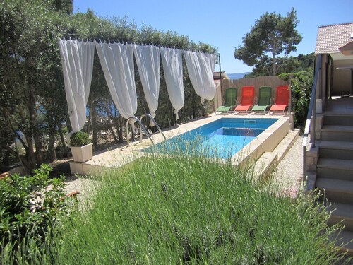 Villa mit eigenem Pool und Meerblick 40 Meter vom Meer entfernt
