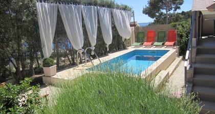 Villa mit eigenem Pool und Meerblick 40 Meter vom Meer entfernt