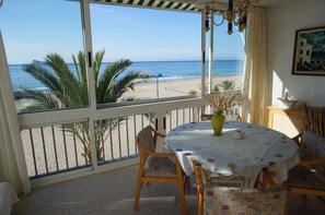 Dining - Newly renovated holiday apartment with top furnishings right on the beach (Benidorm-Poniente)