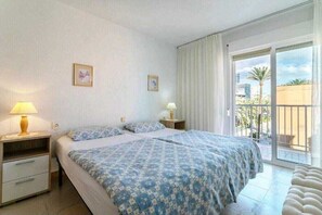 2 bedrooms, iron/ironing board, travel cot, WiFi - Newly renovated holiday apartment with top furnishings right on the beach (Benidorm-Poniente)