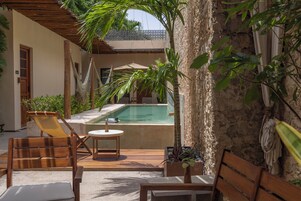Deluxe-Doppelzimmer, Poolblick | Blick auf den Garten