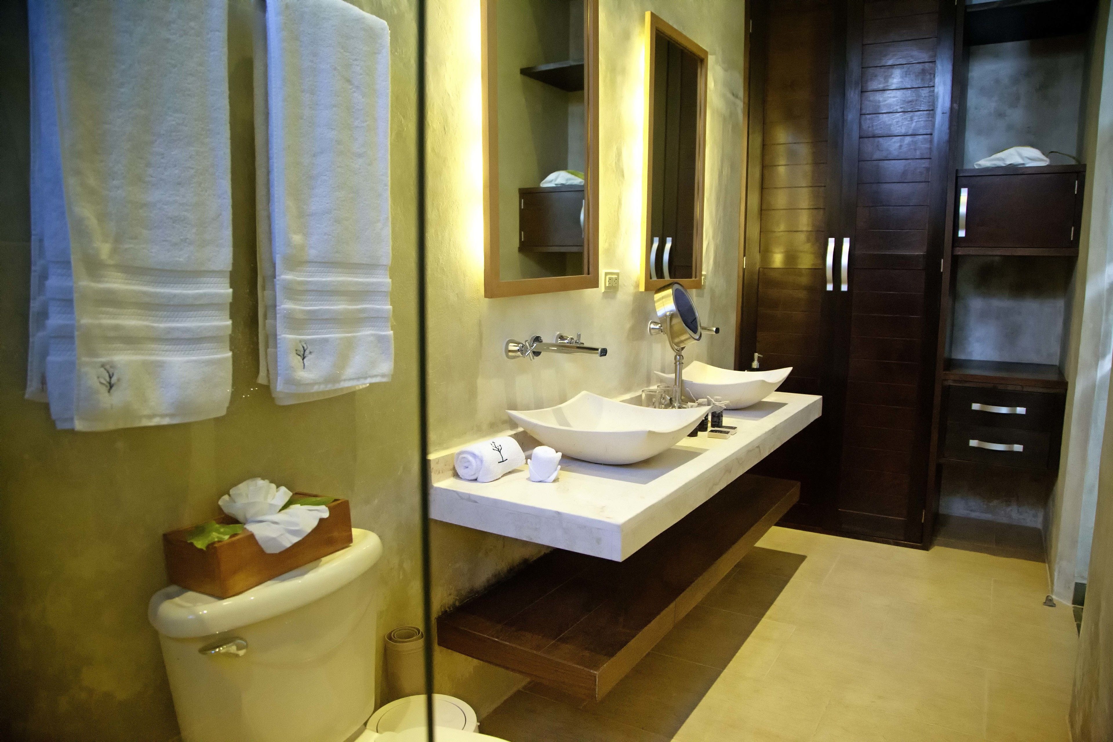 suite | bathroom | shower, free toiletries, hair dryer, bathrobes