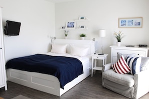 1 bedroom, WiFi, bed sheets - Newly renovated, close to the beach, sunny, south-facing balcony, WLAN (Sylt /Westerland)