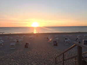 On the beach - Newly renovated, close to the beach, sunny, south-facing balcony, WLAN (Sylt /Westerland)