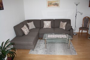 Smart-TV, DVD-Player, Stereoanlage