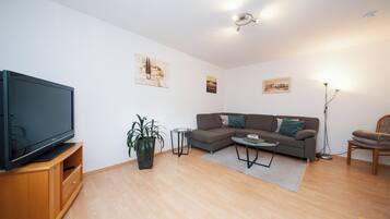 Smart-TV, DVD-Player, Stereoanlage