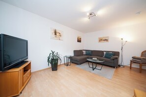 Smart TV, DVD player, stereo