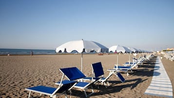 In Strandnähe, Liegestühle