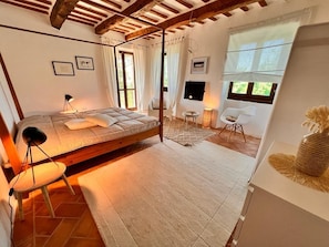 3 chambres, bureau, Wi-Fi gratuit, draps fournis