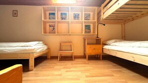 3 Schlafzimmer, Schreibtisch, schallisolierte Zimmer