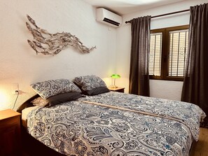 3 bedrooms, travel cot, free WiFi, bed sheets