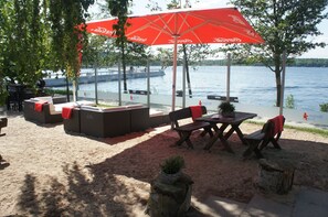 Outdoor dining - Large apartment (92 sqm) "sea eagle" 1-6 people in a great location (Kargow)