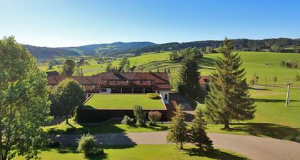 Familienfreundliche Auszeit im Herzen des AllgÀus mit Sauna und Hallenbad