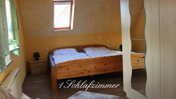3 Schlafzimmer, Reisekinderbett, kostenloses WLAN, Bettwäsche